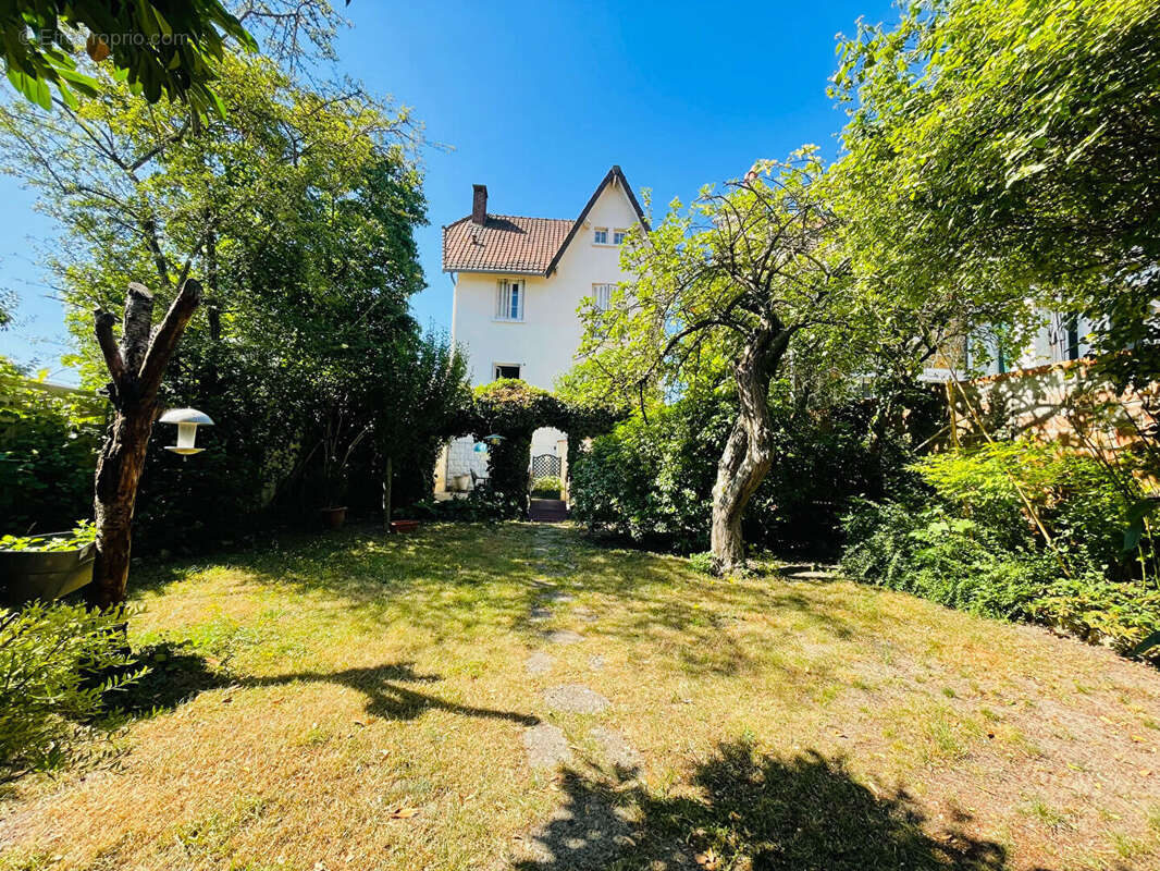 Maison à SARTROUVILLE