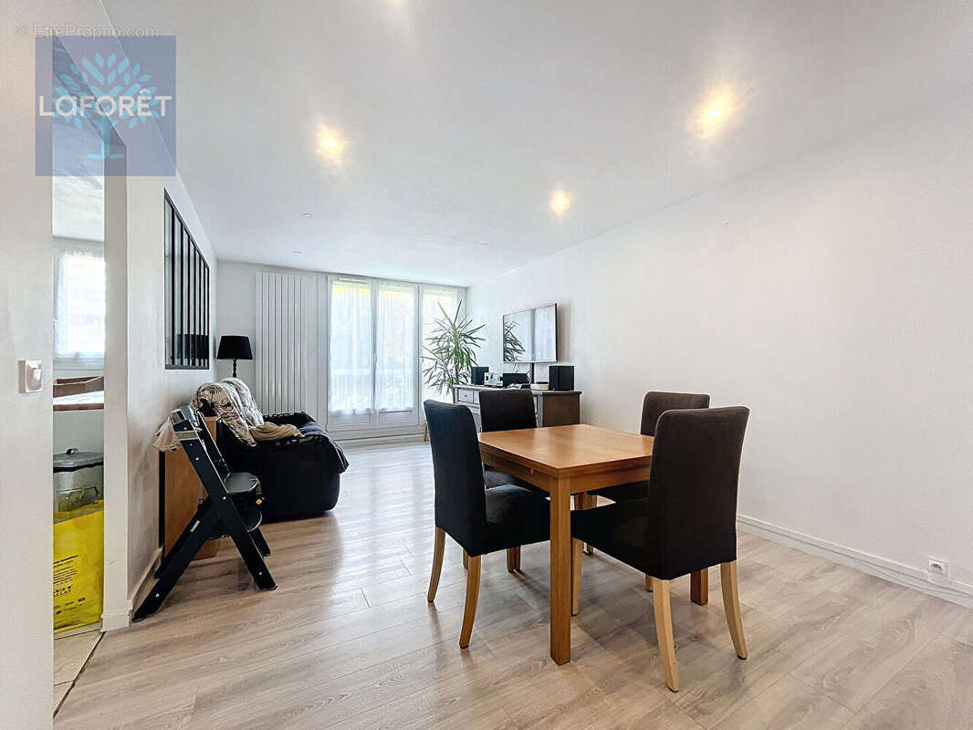 Appartement à CHILLY-MAZARIN