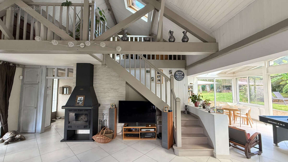 Maison à FEROLLES-ATTILLY