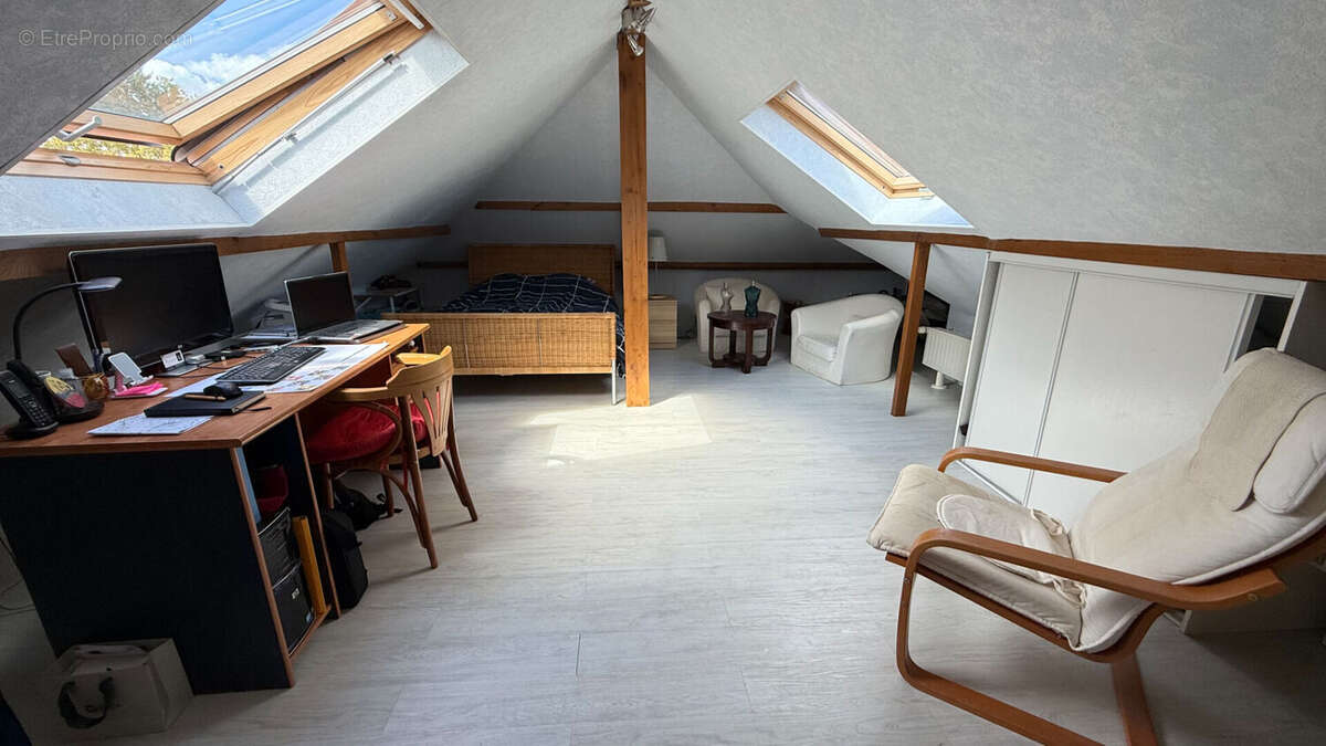 Maison à FEROLLES-ATTILLY