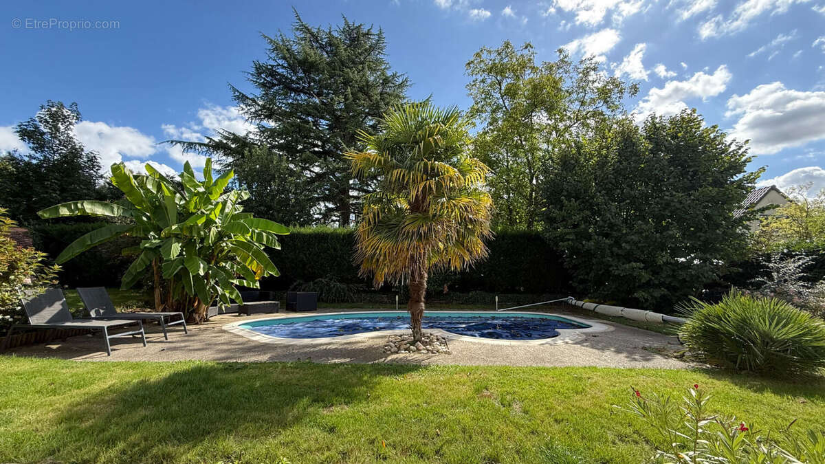 Maison à FEROLLES-ATTILLY