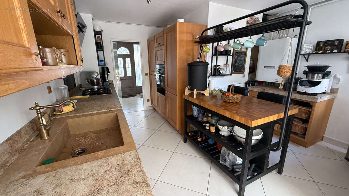 Maison à FEROLLES-ATTILLY