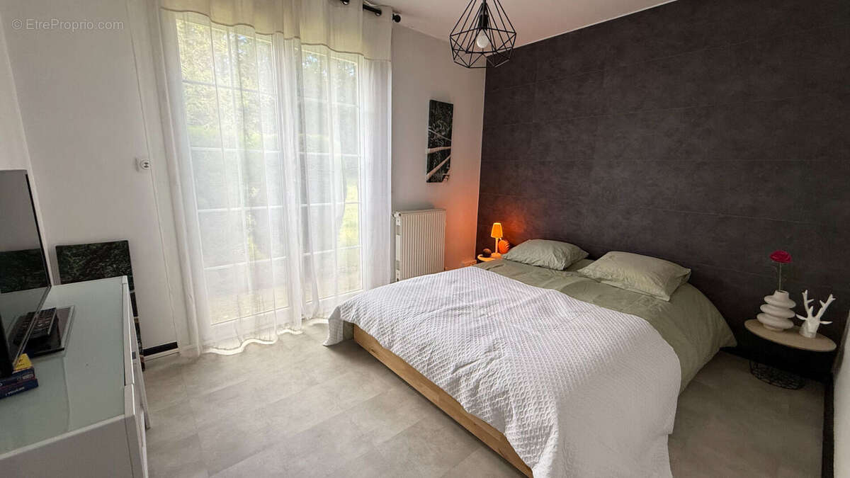 Maison à FEROLLES-ATTILLY