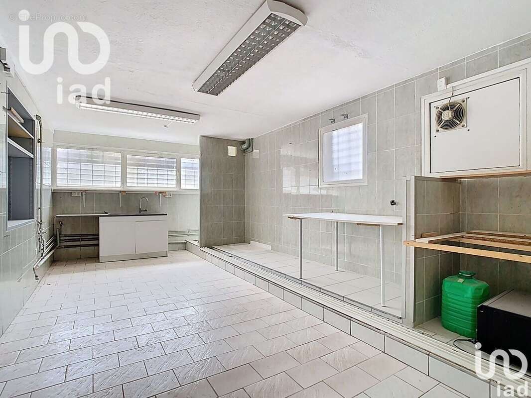 Photo 2 - Commerce à PRADES