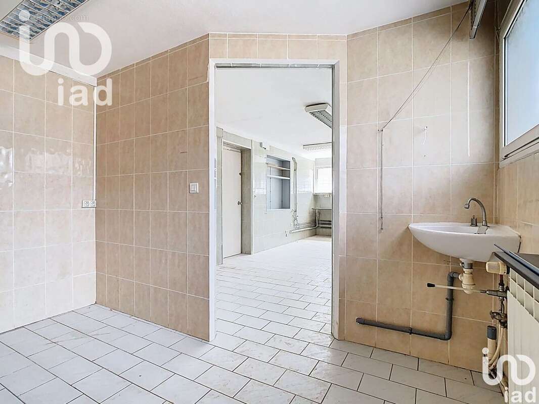 Photo 4 - Commerce à PRADES