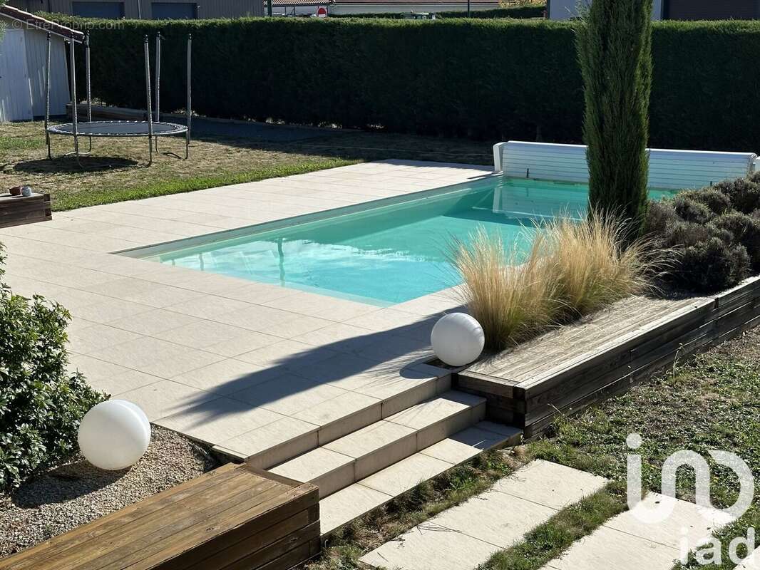 Photo 2 - Maison à CHEVRIERES