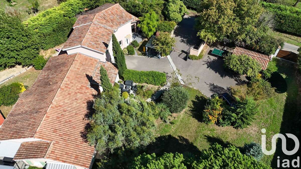 Photo 2 - Maison à SAINT-GENIS-LAVAL