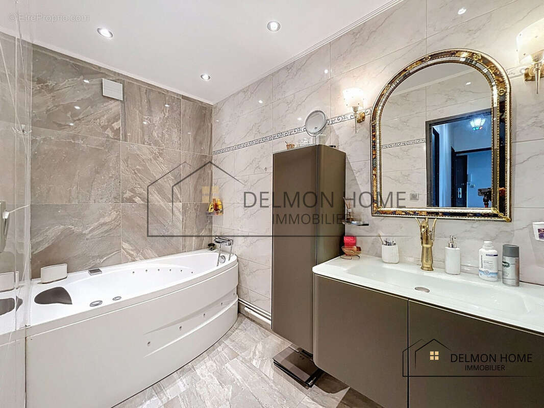 Appartement à COURBEVOIE