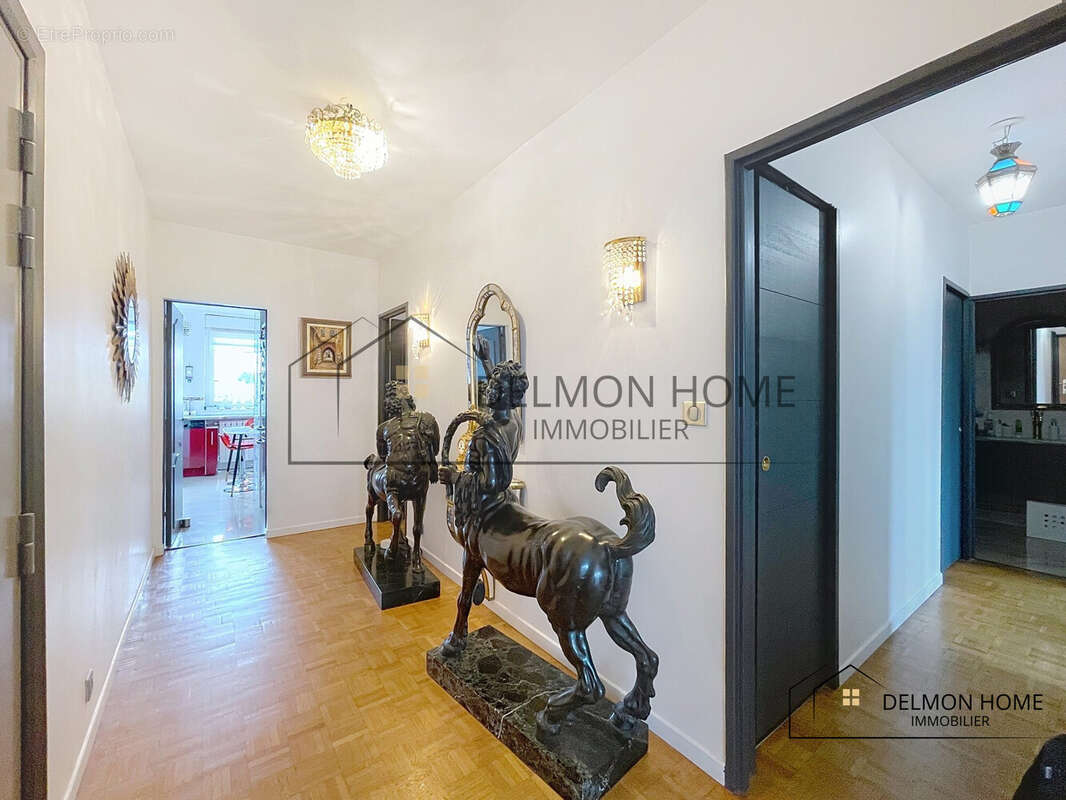 Appartement à COURBEVOIE