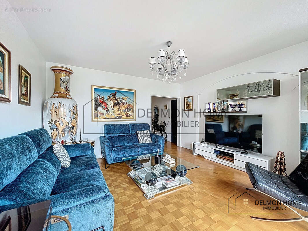 Appartement à COURBEVOIE