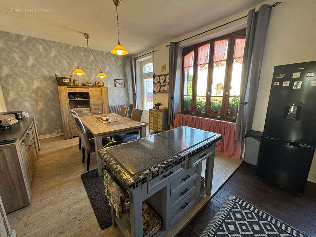 Maison à BUSSIERE-POITEVINE