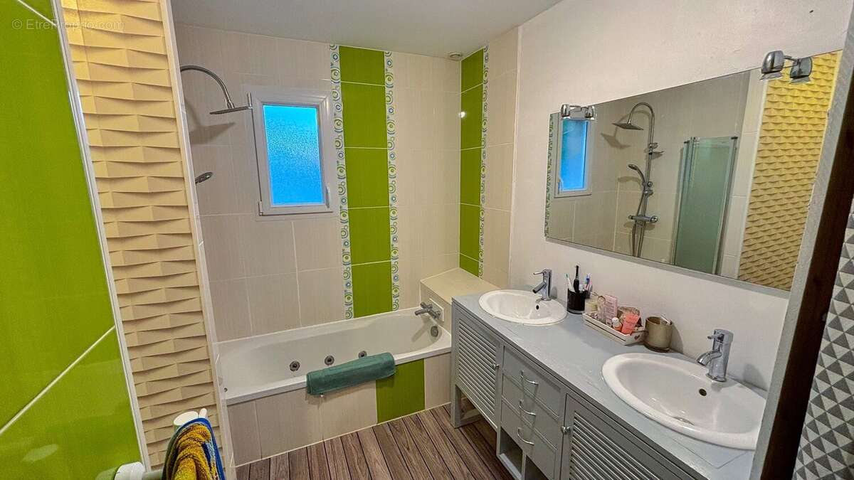 Maison à LA CHAPELLE-ROUSSELIN