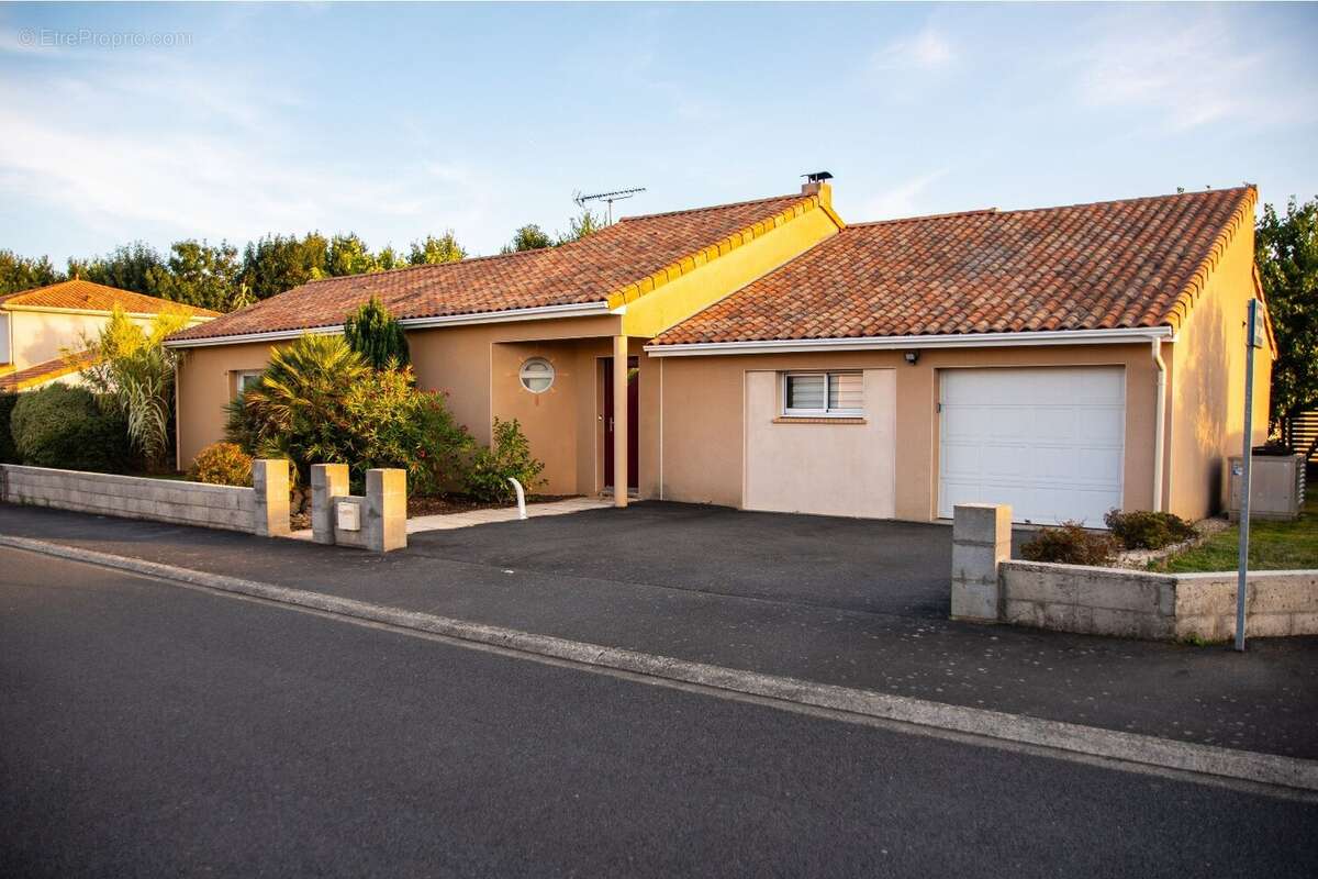 Maison à LA CHAPELLE-ROUSSELIN
