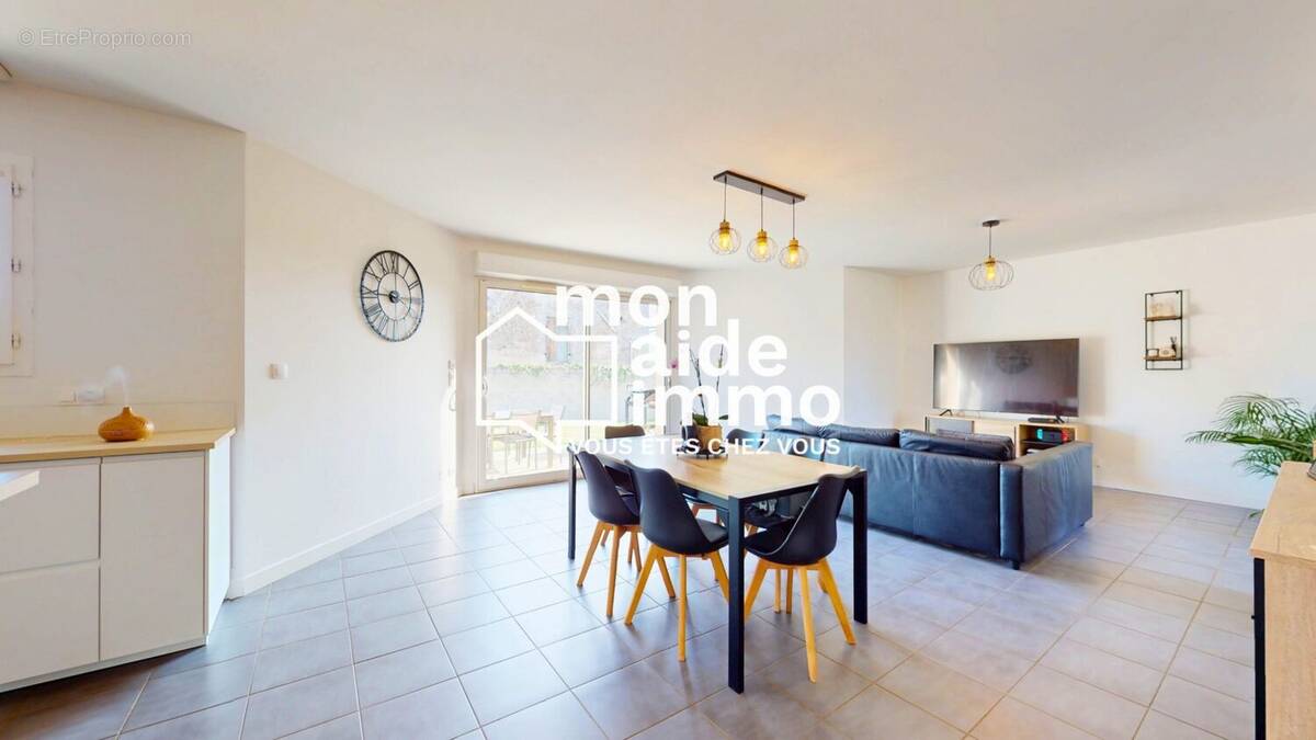 Maison à SAINT-QUENTIN-DE-BARON