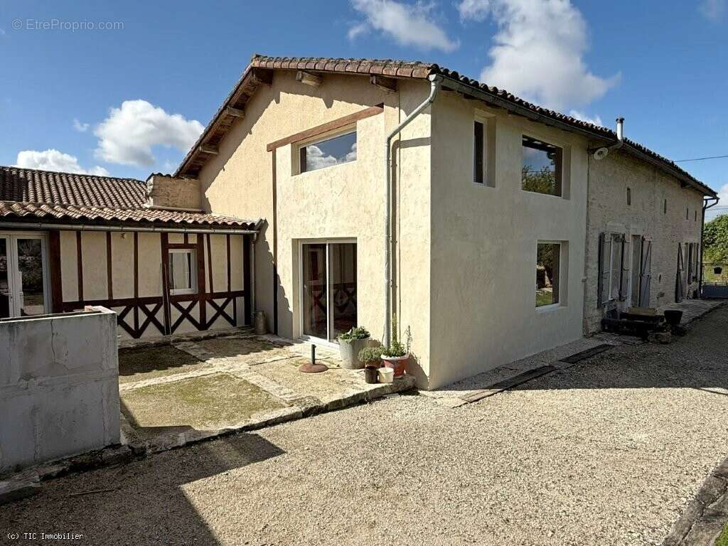 Maison à VERTEUIL-SUR-CHARENTE