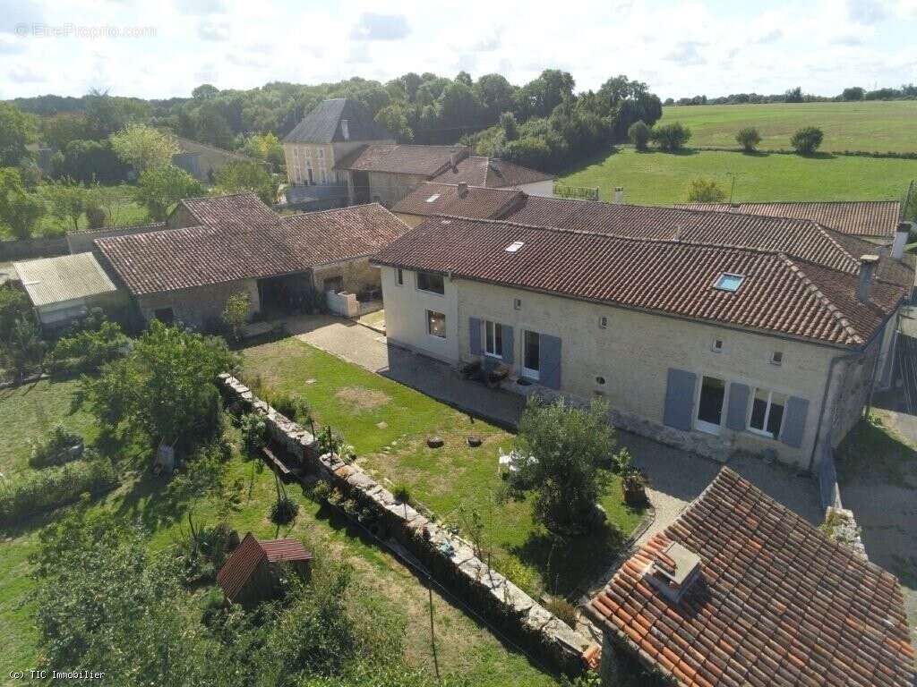 Maison à VERTEUIL-SUR-CHARENTE