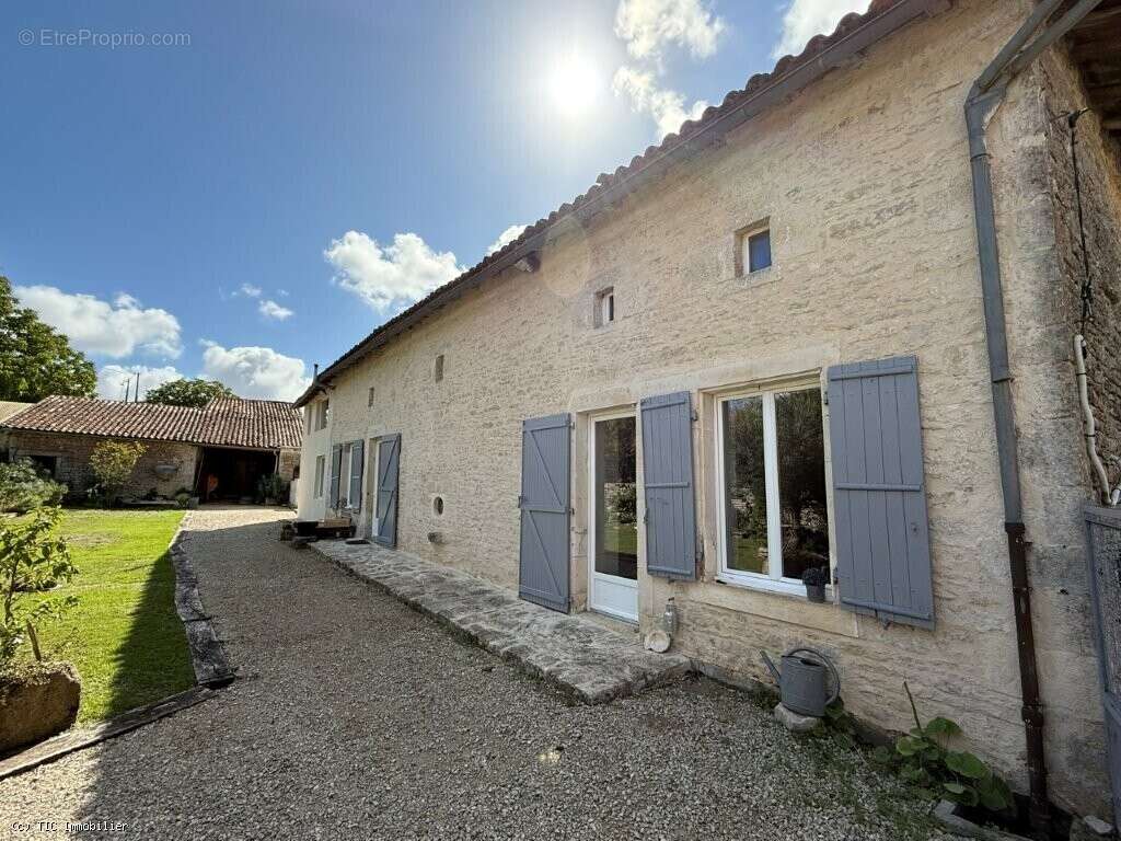 Maison à VERTEUIL-SUR-CHARENTE