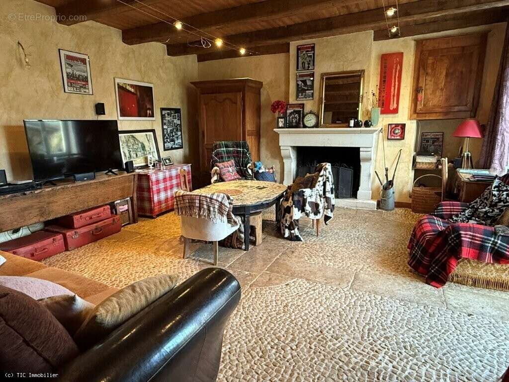 Maison à VERTEUIL-SUR-CHARENTE