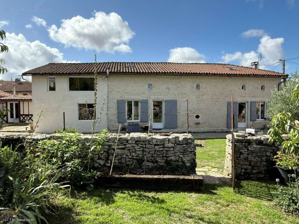 Maison à VERTEUIL-SUR-CHARENTE