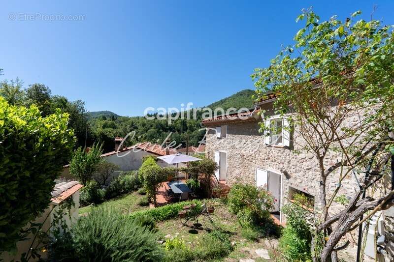 Maison à SAINT-LAURENT-DE-CERDANS