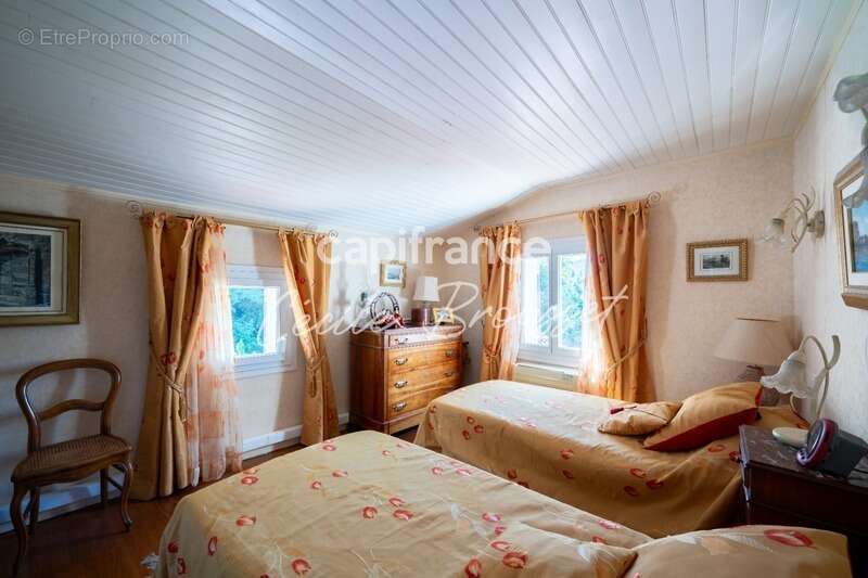 Maison à SAINT-LAURENT-DE-CERDANS