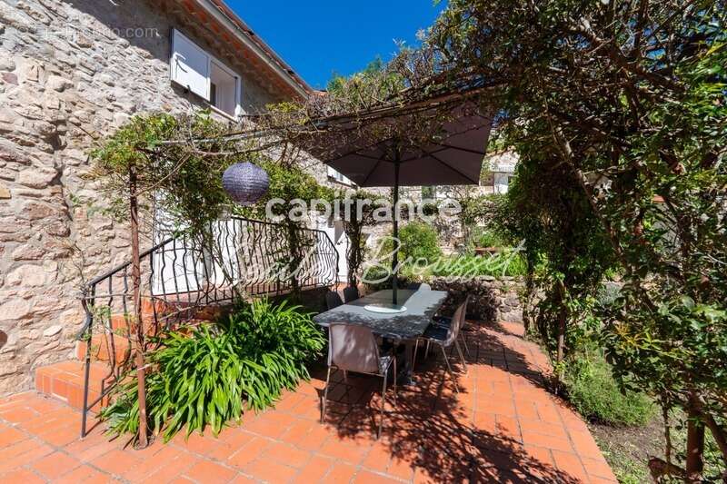 Maison à SAINT-LAURENT-DE-CERDANS