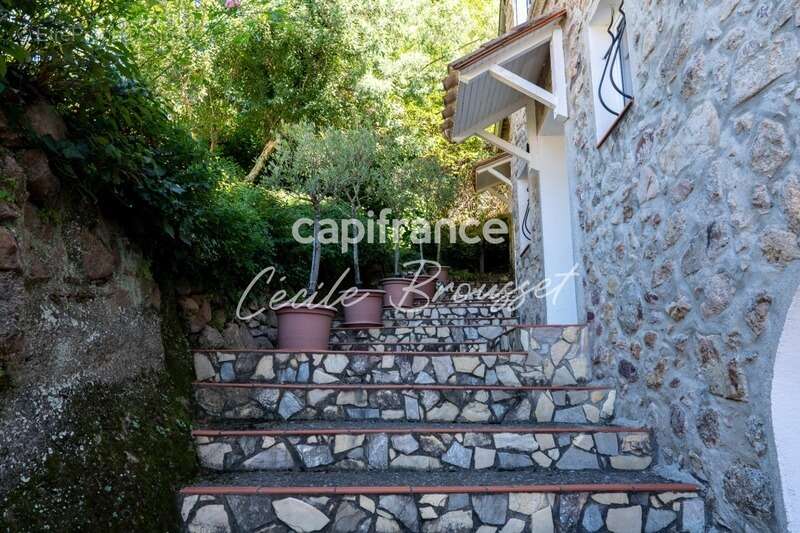 Maison à SAINT-LAURENT-DE-CERDANS