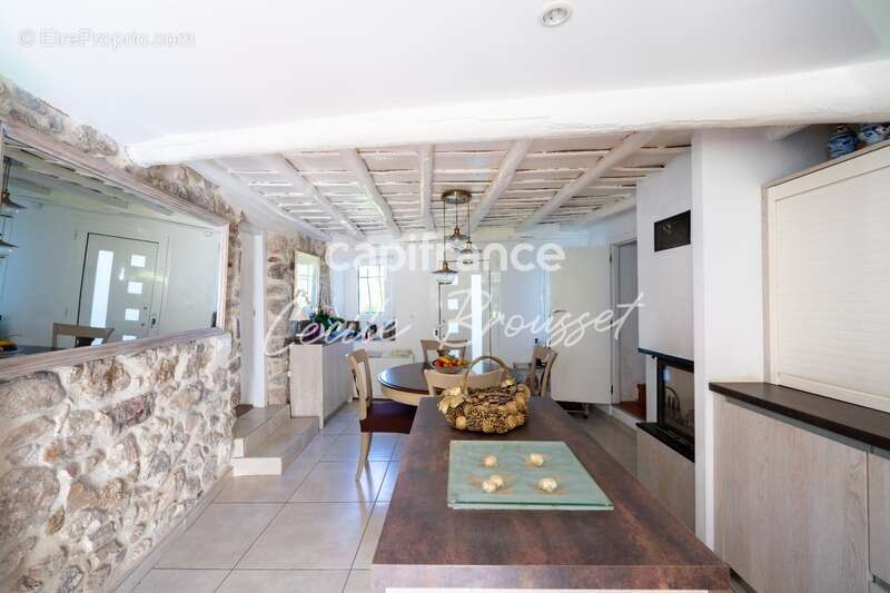 Maison à SAINT-LAURENT-DE-CERDANS