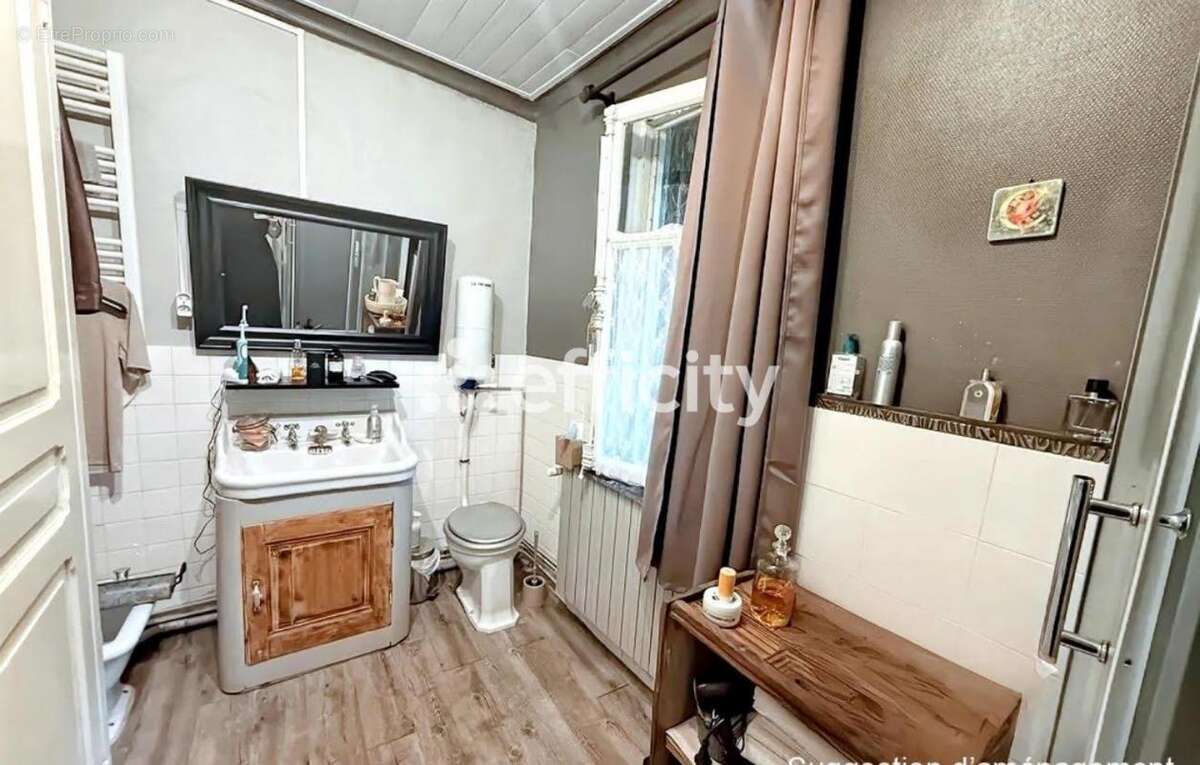 Maison à SALLES-DE-VILLEFAGNAN