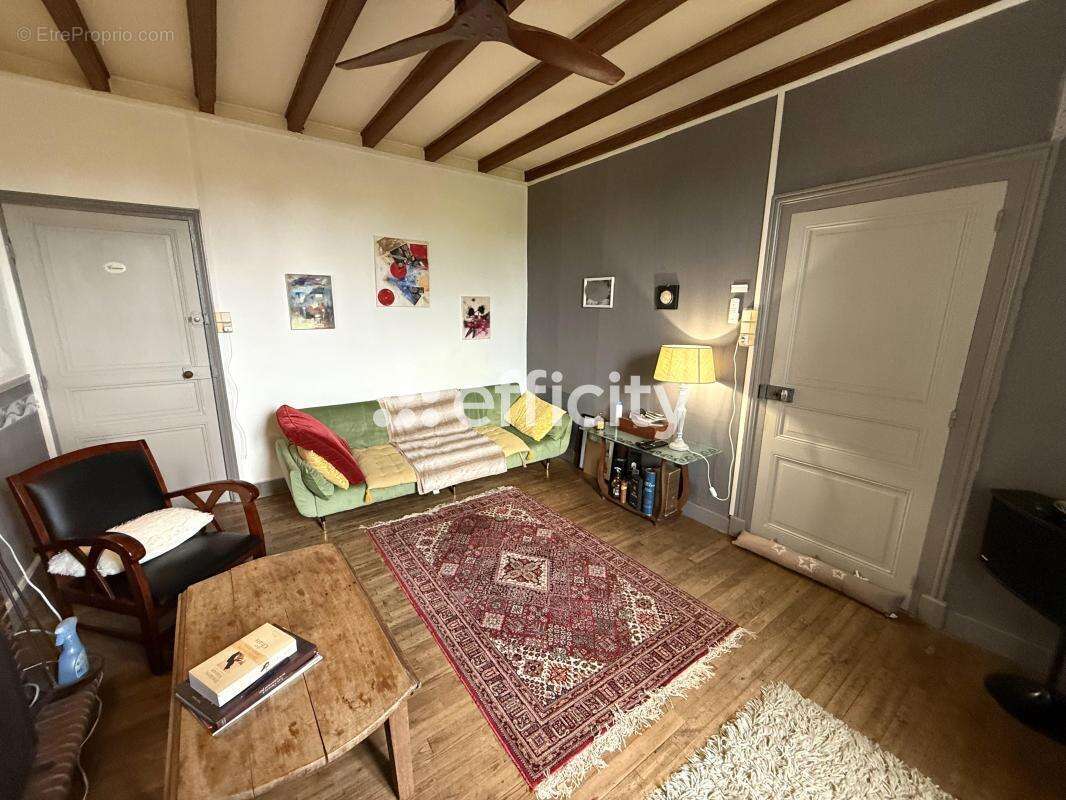 Maison à SALLES-DE-VILLEFAGNAN