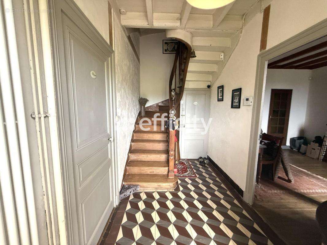 Maison à SALLES-DE-VILLEFAGNAN