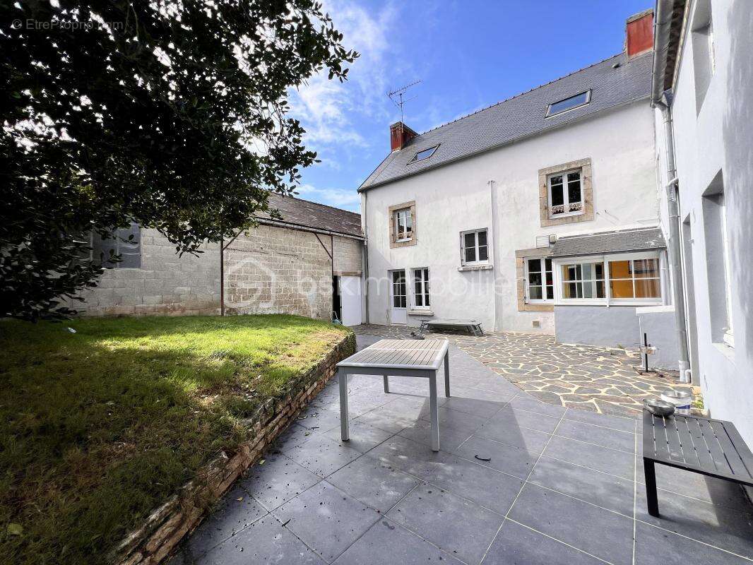 Maison à PLONEVEZ-PORZAY