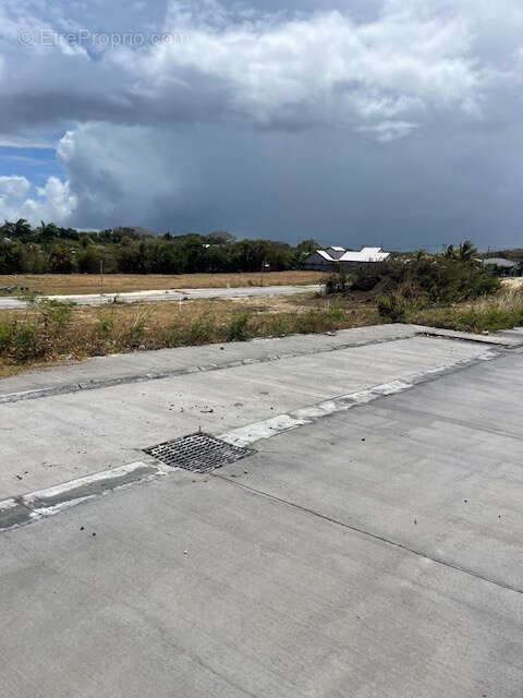 Terrain à PETIT-CANAL