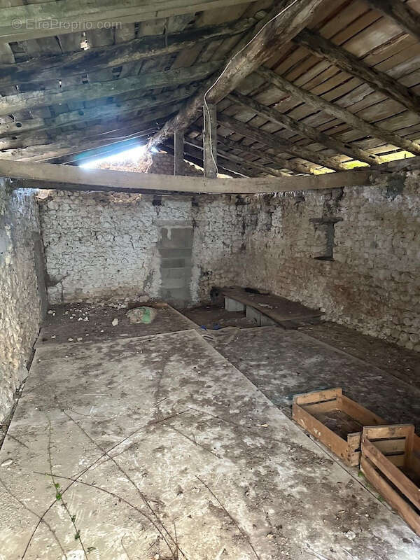 Parking à SALLES-LAVALETTE