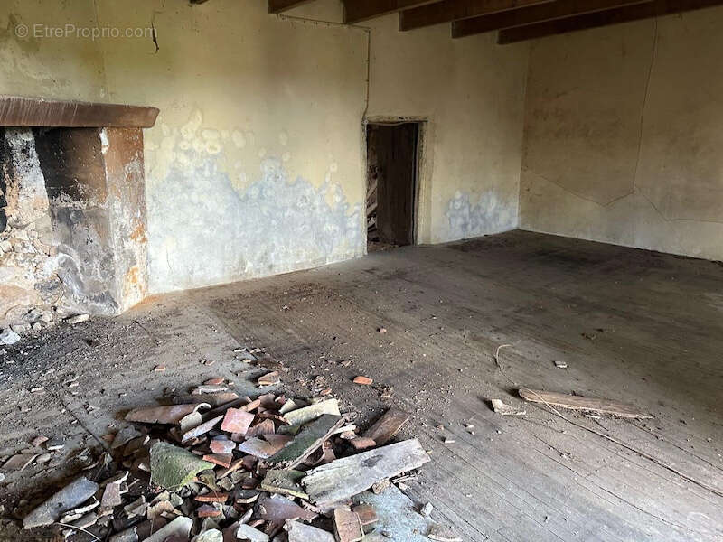 Parking à SALLES-LAVALETTE