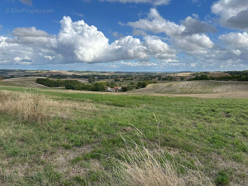 Parking à SALLES-LAVALETTE