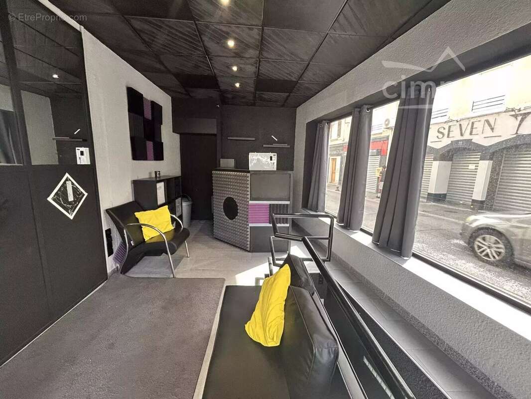 Commerce à LE PEAGE-DE-ROUSSILLON