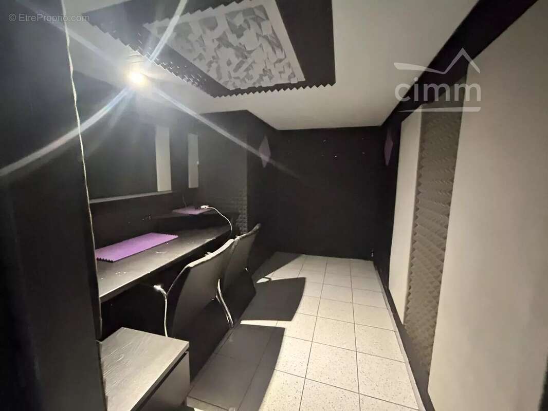 Commerce à LE PEAGE-DE-ROUSSILLON