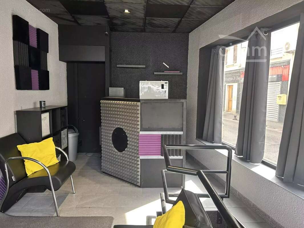 Commerce à LE PEAGE-DE-ROUSSILLON