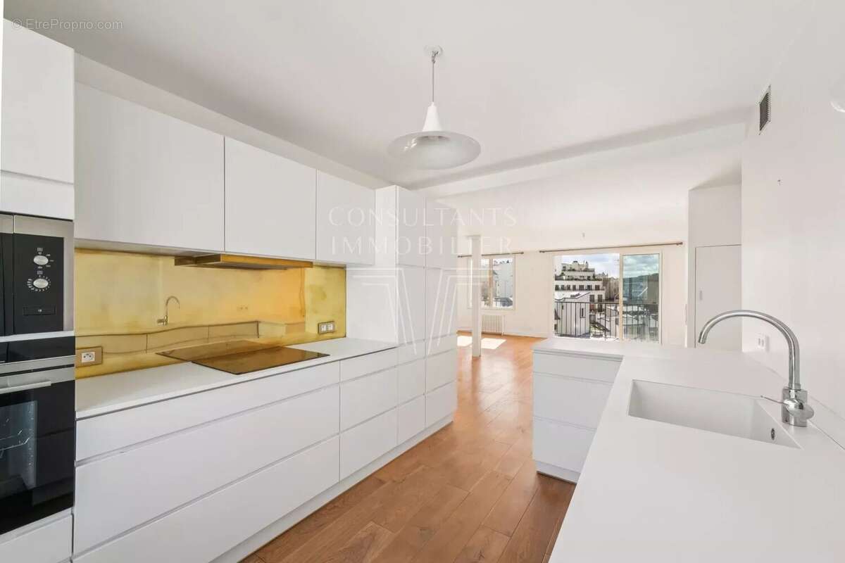 Appartement à PARIS-17E