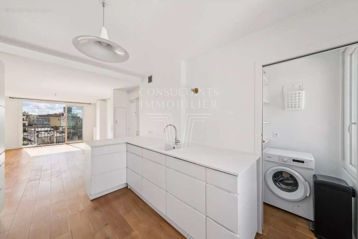 Appartement à PARIS-17E