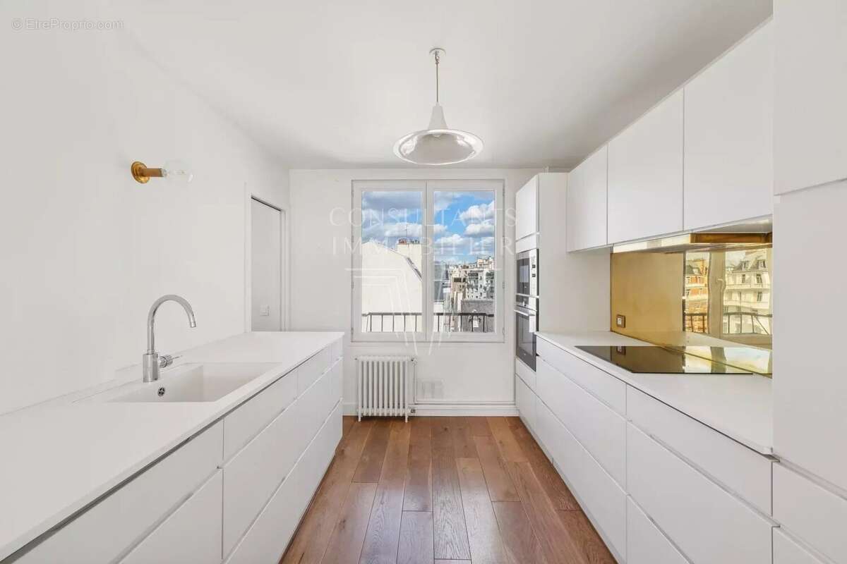 Appartement à PARIS-17E