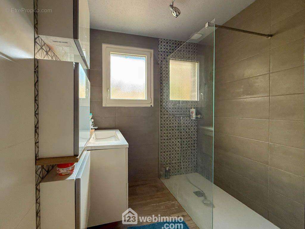 La salle d&#039;eau refaite en 2024. - Maison à LE BOUPERE