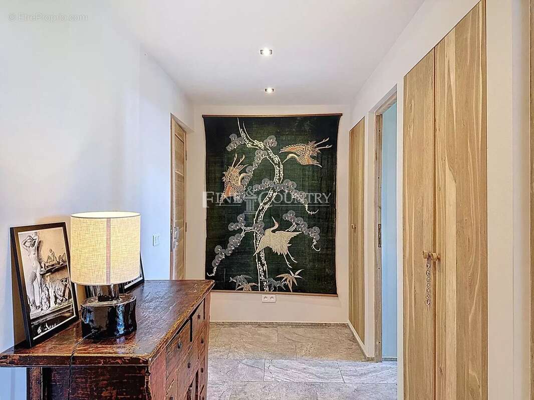 Maison à CHATEAUNEUF-GRASSE