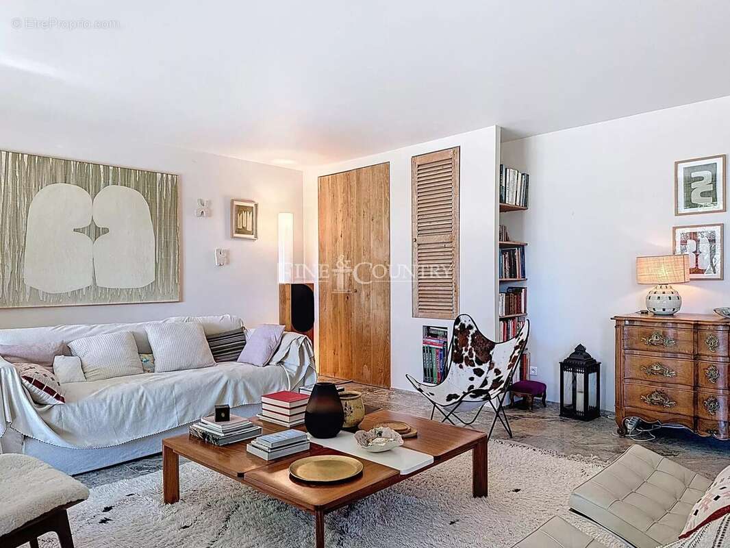 Maison à CHATEAUNEUF-GRASSE