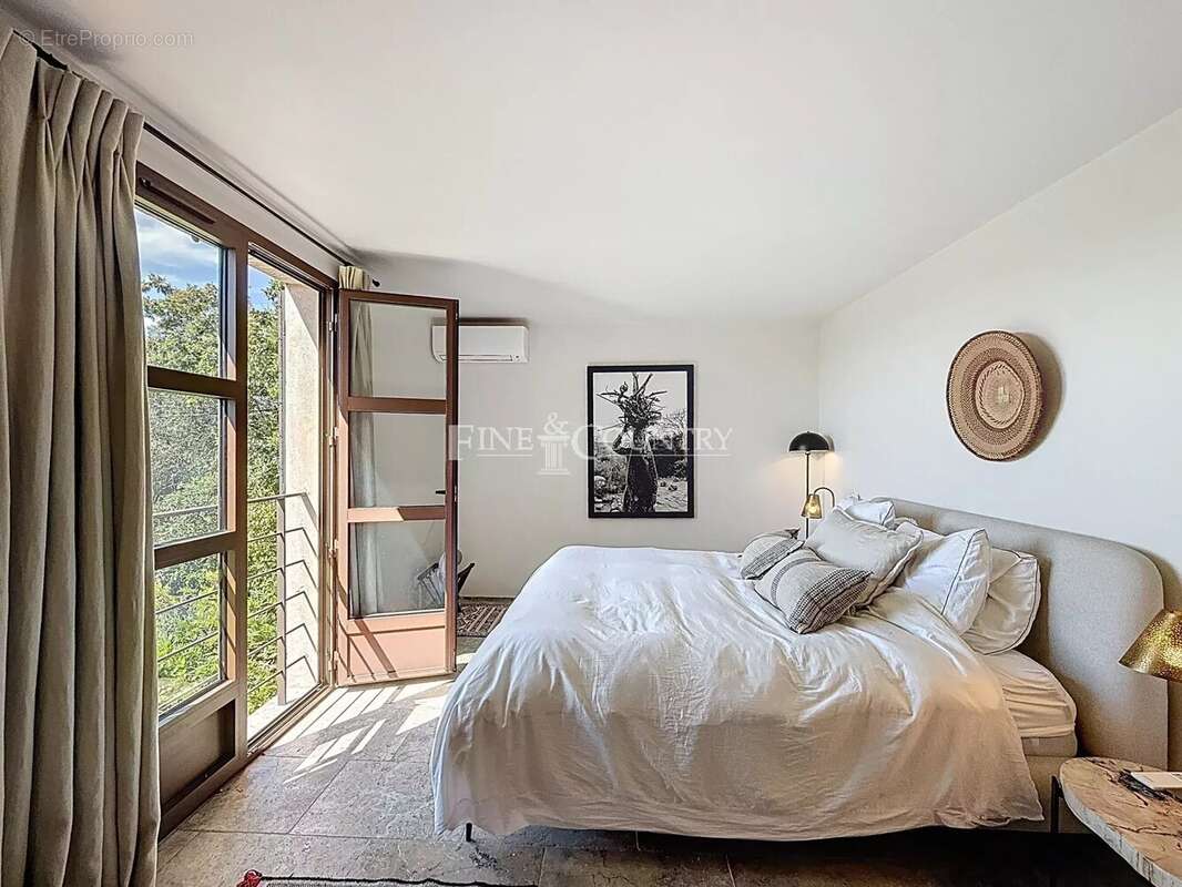 Maison à CHATEAUNEUF-GRASSE