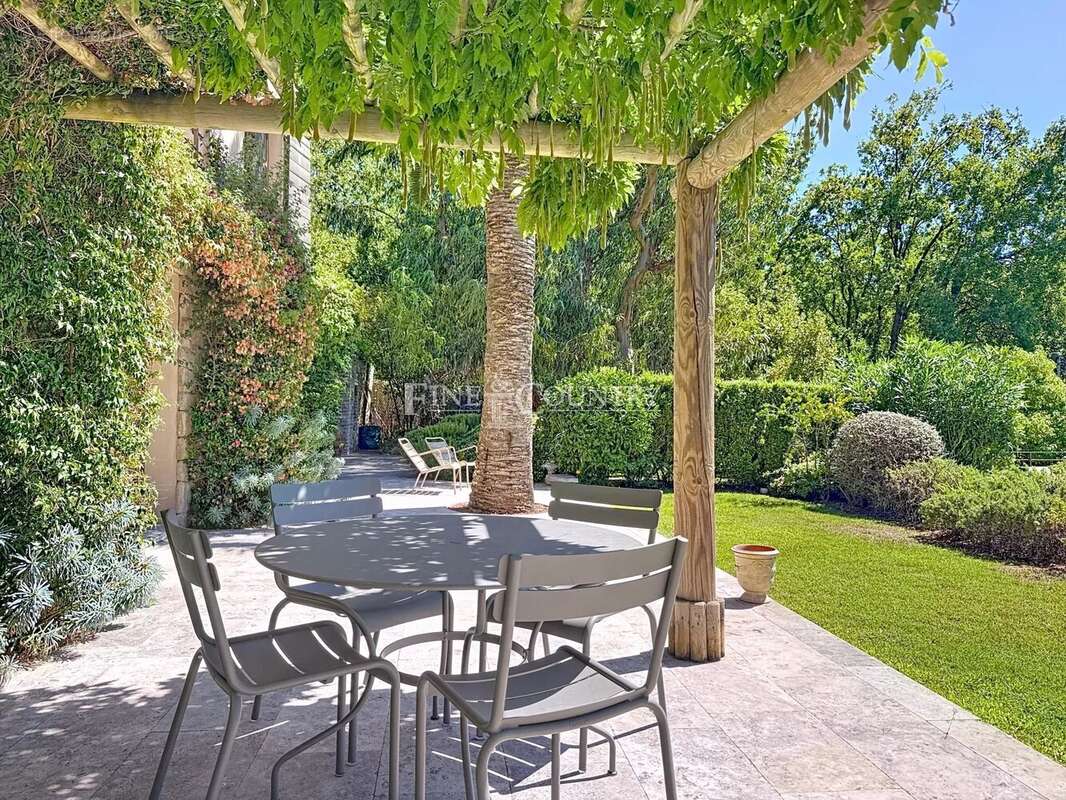 Maison à CHATEAUNEUF-GRASSE