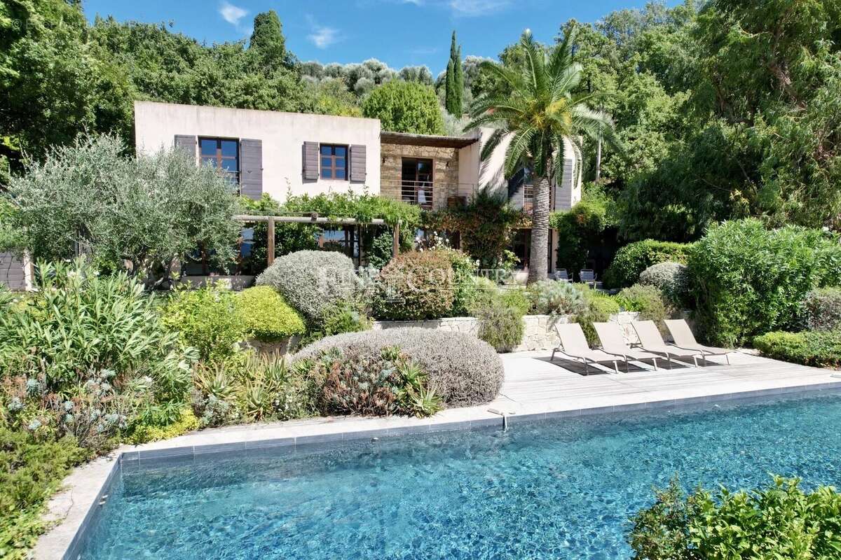 Maison à CHATEAUNEUF-GRASSE