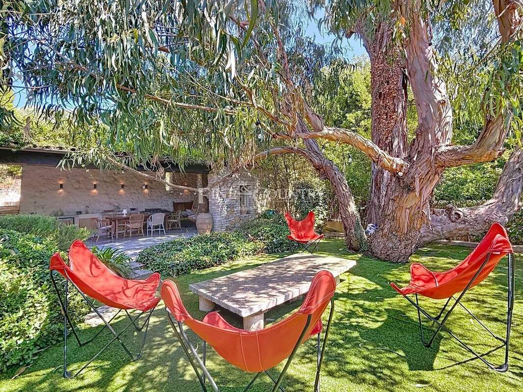 Maison à CHATEAUNEUF-GRASSE