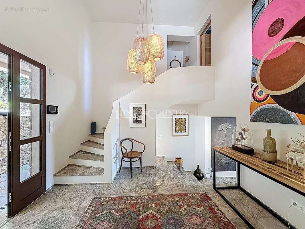 Maison à CHATEAUNEUF-GRASSE